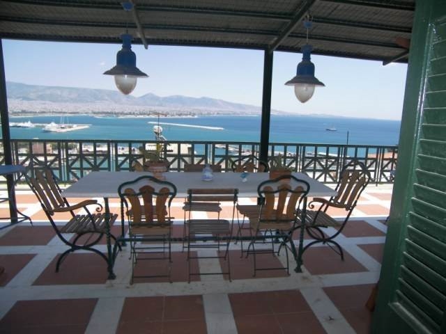 (For Sale) Residential Detached house || Piraias/Piraeus - 700Sq.m, 4Bedrooms 